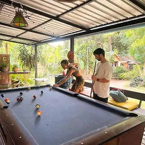 https://moov-inn-garden-hostel.tophotelskohtao.com